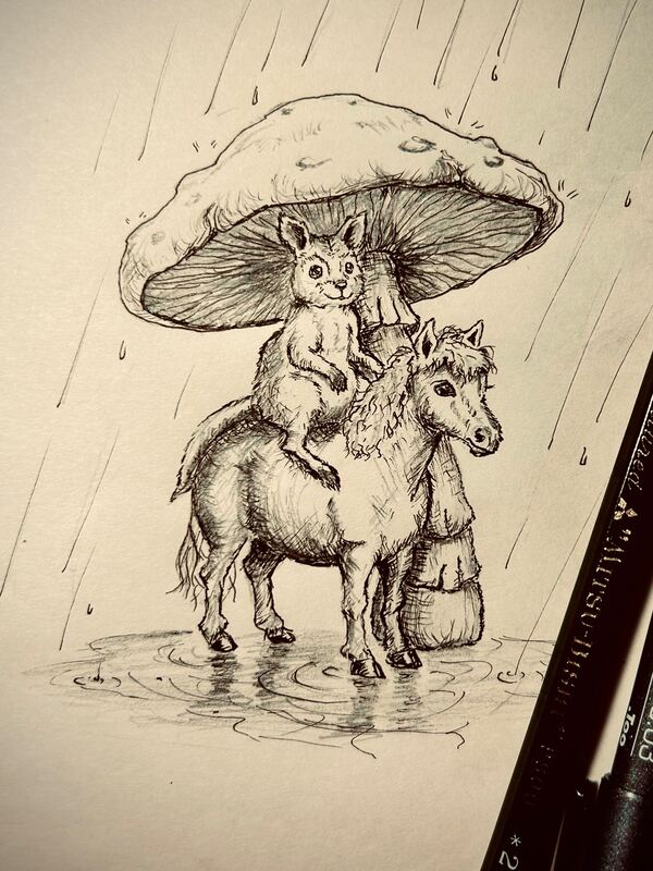 雨の中、大きなキノコを傘代わりにして雨宿りをするイラスト。もふもふのたてがみのポニーの背中に、二足歩行のワラビーが乗って、キノコの柄をしっかり握っている。足元の水たまりには雨の波紋。